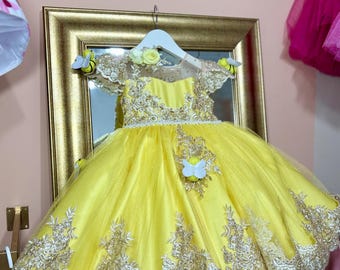 Vestido de abeja. Vestido de abeja para cumpleañera. Disfraz de abeja. Disfraz largo y esponjoso de abejorro. Tela brillante y esponjosa con temática de abeja. Vestido de niña. Vestido de abeja.