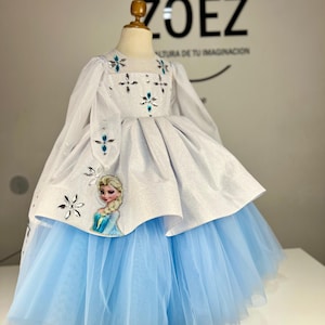 Costume inspired by a frozen with cape for girls. Girl&#39;s blue dress with snow sparkles. Frozen birthday dress. Dress for special occasions.