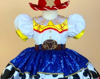 Vestido encantador inspirado na Jessie de Toy Story. Vestido de festa para meninas. Fantasia de Toy Story, vestido infantil da Jessie de Toy Story.