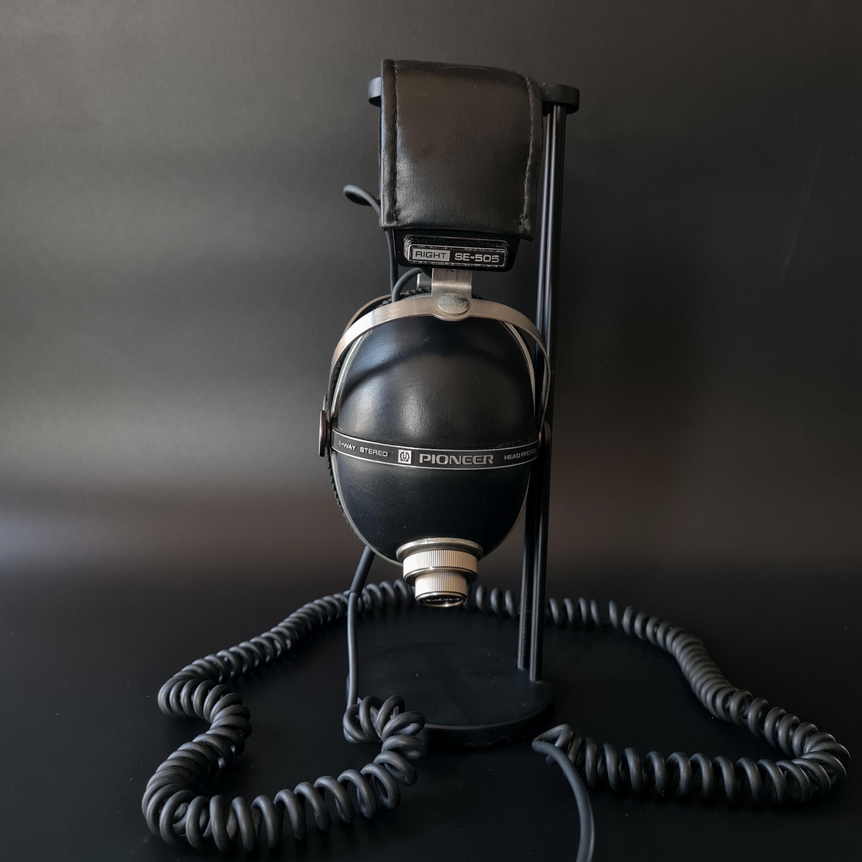 Pioneer SE-505 Vintage RARE Headphones – Iconic Design and Quality