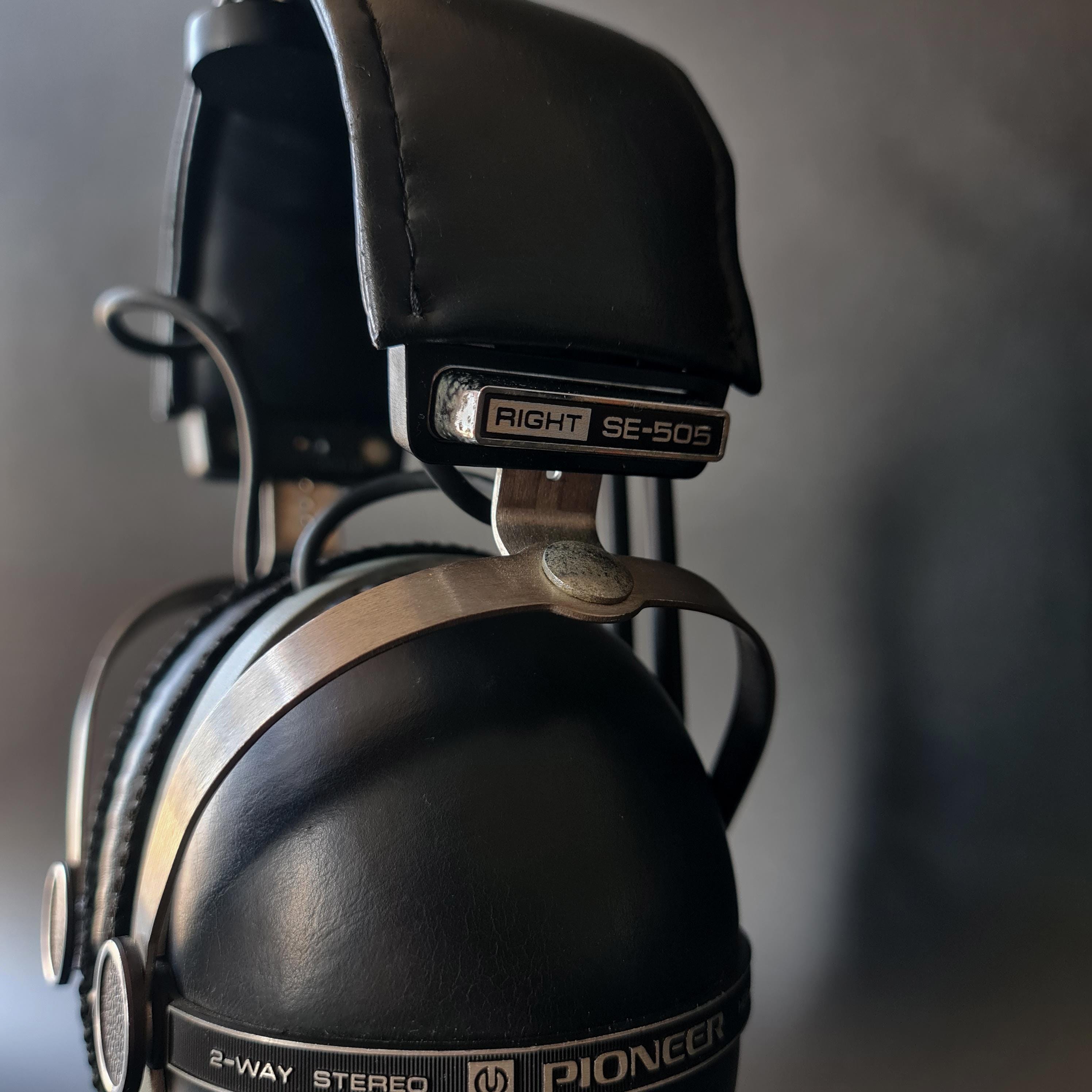 Pioneer SE-505 Vintage RARE Headphones – Iconic Design and Quality