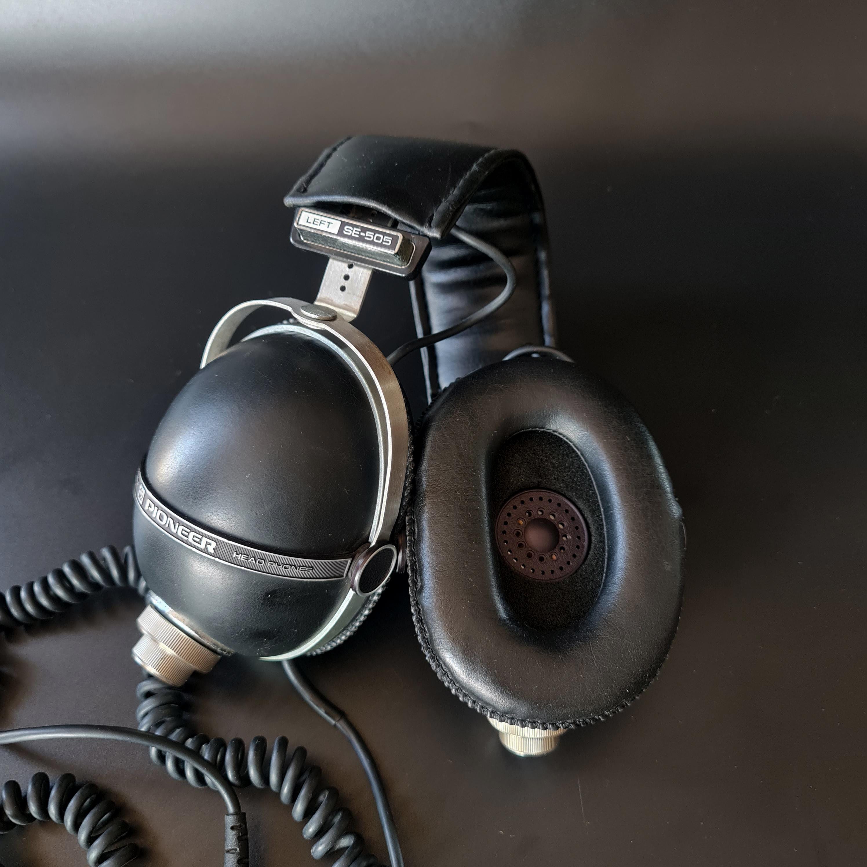 Pioneer SE-505 Vintage RARE Headphones – Iconic Design and Quality