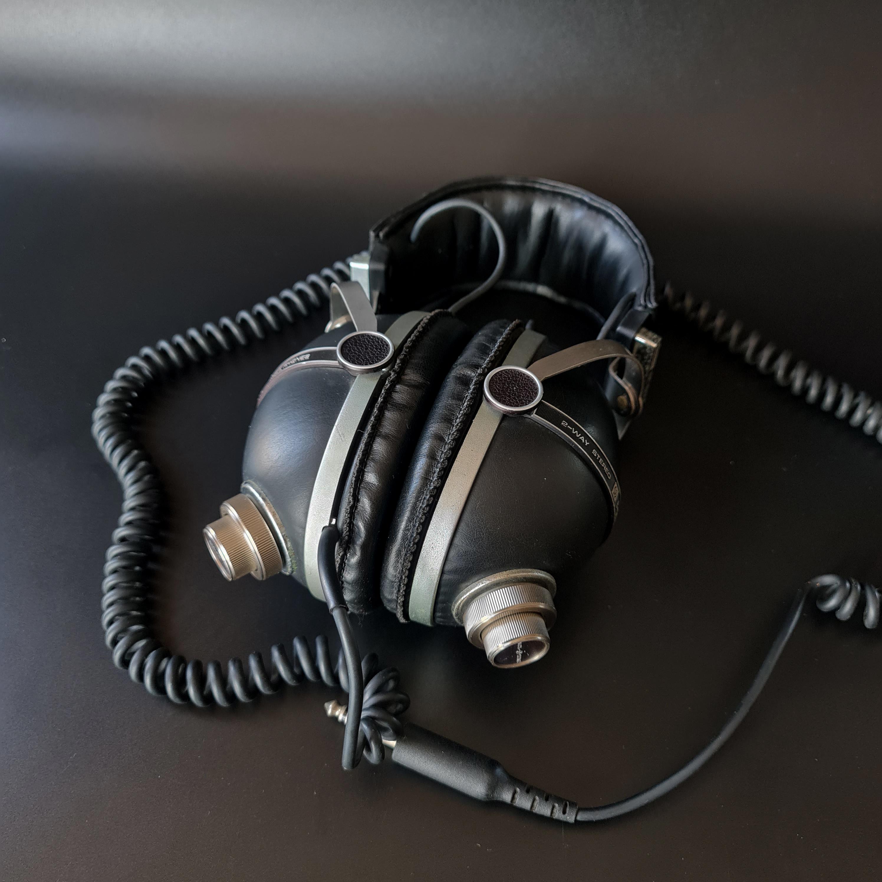 Pioneer SE-505 Vintage RARE Headphones – Iconic Design and Quality