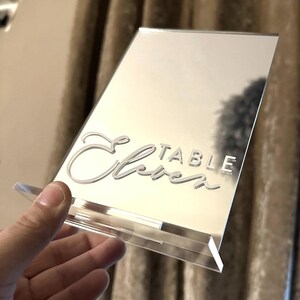 Números de mesa de acrílico con espejo plateado - Letrero de acrílico plateado con espejo - Números de mesa modernos - Decoración de mesa para bodas - Letreros para bodas - Números de mesa modernos