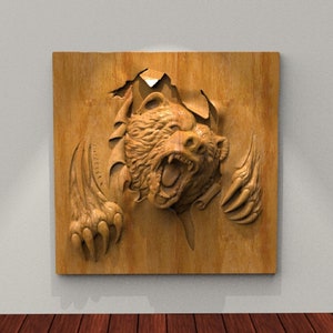 Puede incluir: Una talla de madera de pared de una cabeza de oso que sale de la madera, con las garras extendidas.