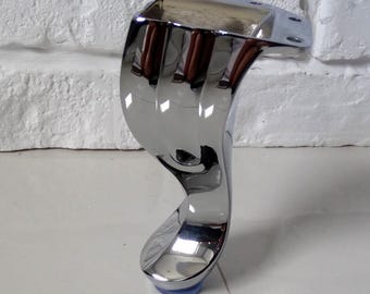 4 silver legs for a laundry basket