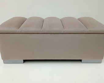Bench with beige pouffe panels and a container