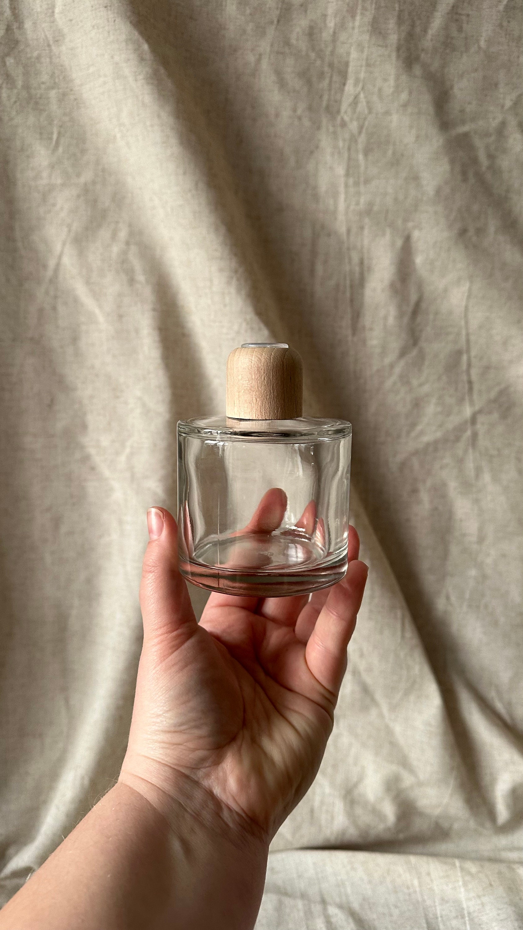 1 Stück 200 ml leere Glas Diffusor Flaschen Behälter für Aromatherapie-Glas  Duft-Accessoires Verwenden Sie für DIY-Ersatz-Zerstäuber-Stäbchen-Sets mit  ätherischen Ölen für Dekor : : Drogerie & Körperpflege