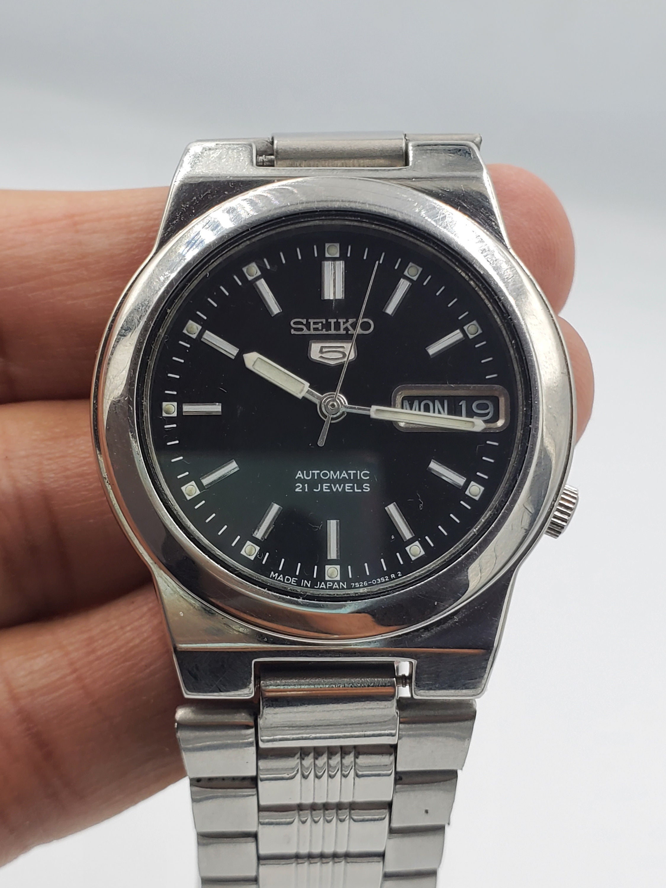 Seiko 5 quartz 21 deals jewels