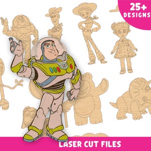 Könnte beinhalten: Eine Sammlung von lasergeschnittenen Holzfiguren aus dem Toy Story-Franchise. Das Bild zeigt Buzz Lightyear, Woody, Jessie und andere Charaktere. Der Text "25+ DESIGNS" und "LASER CUT FILES" sind ebenfalls sichtbar.