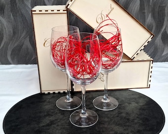 Personalized Wine Glass with Name or Date – Wedding, Anniversary, Birthday Gift Idea – Elegant Engraved Glass