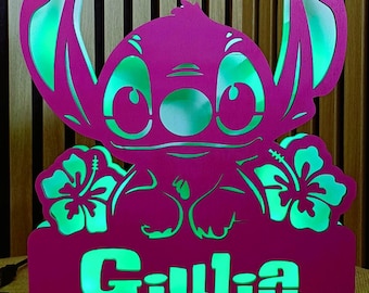 Lampada in legno personalizzata STICH – Luce LED cameretta bambini – Lampada decorativa 30×35 cm – Idea regalo bimbi, nascita, compleanno