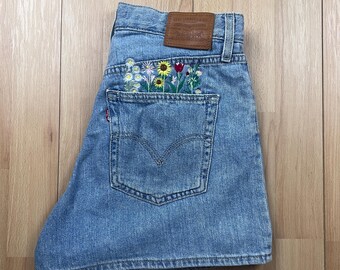Pantalones cortos Levi's para mujer con bordado floral | Pantalones cortos holgados de talle alto | Talla W28 FR38
