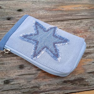 Portafoglio con cerniera in denim riciclato, piccolo portafoglio in tessuto, jeans riciclati.