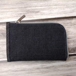 Cartera con cremallera de mezclilla reciclada, Cartera pequeña de tela, Jeans reciclados.