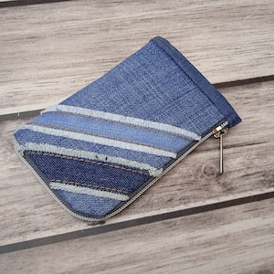 Cartera con cremallera de mezclilla reciclada, Cartera pequeña de tela, Jeans reciclados.