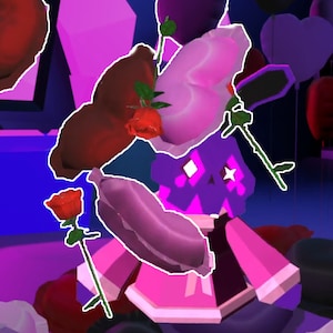 Może przedstawiać: Fioletowa i różowa postać z kreskówki z gwiazdą na głowie, ubrana w różową sukienkę i trzymająca różowy i fioletowy przedmiot. Postać otoczona jest czerwonymi różami i różowymi sercami.