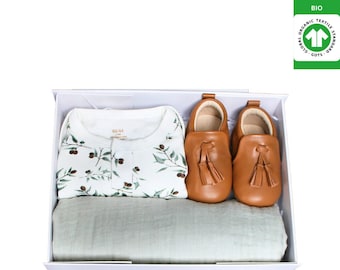 Geschenkbox zur Geburt aus GOTS-zertifizierter Bio-Baumwolle für Mädchen und Jungen, Bio-Pyjama, Lederschuhe, Maxi-Wickeltuch 120 x 120 cm