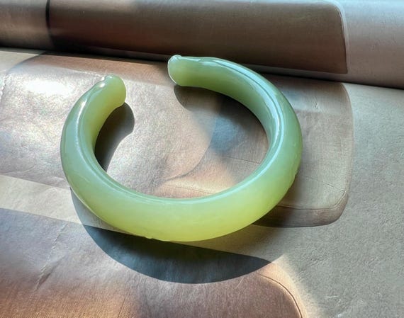 56.5~~58.5mm Certified natural nephrite opening Bangle/greenish cat's paw bangle 天然软玉 猫爪手镯 开口镯 胶糯细度好 #4087