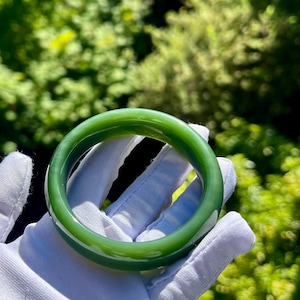 認定ネフライト翡翠バングル：グリーン中間層素材、56.4 mm #0804