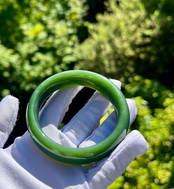 Certified Nephrite Jade Bangle: Green Interlayer Material, 56.4mm #0804