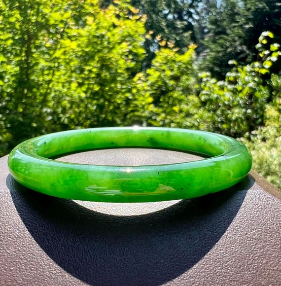 Certified Green Nephrite Jade Bangle: Oily Apple Green, 58.2mm #0637