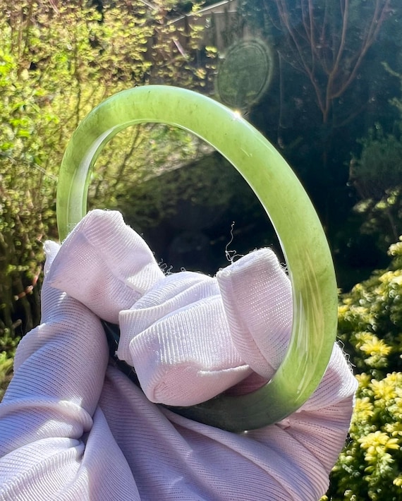 56.8mm Certified natural icy medium green with emerald green nephrite Bangle/dangling bangle 天然软玉 冰晴水俏翠青  细圆条手镯 美人条 冰润起莹光 #0824