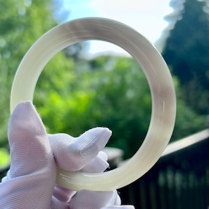 56.8 mm 認定天然翡翠/白と紫の 2 色ネフライト バングル/天然精品软玉 钢板老料 白玉烟紫 白紫双色手镯 正圈 平安镯#1762