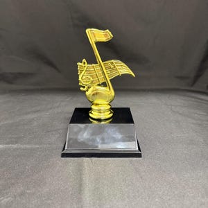 music trophy / singing trophy