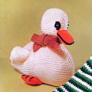 PDF KNIT PATTERN: Vintage Baby Duck Knit Pattern, Vintage Knit Toy Pattern, Bird Knit Pattern, Duck Toy Knit Pattern