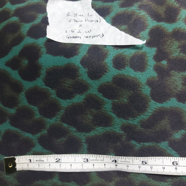 Destash - Tela Scuba estampado leopardo verde (defectos)