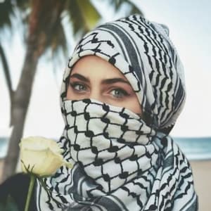 Palestine Keffiyeh Scarf - Traditional Cotton Shemagh with Tassels Arafat Hatta Arab Style Headscarf, Perfect Islamic Gift for Men and Women