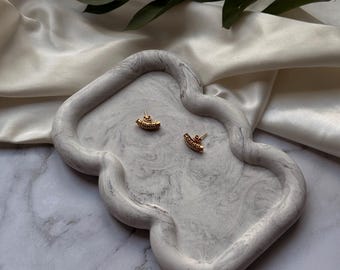 Handmade Aesthetic Trinket Tray | Round Wavy Coffee Table Decor