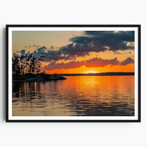 Fototryck av regnig sjö, väggkonst av regnig sjö, affisch med solnedgångsö, konst från Minnesota, sjödekor, resefotografi