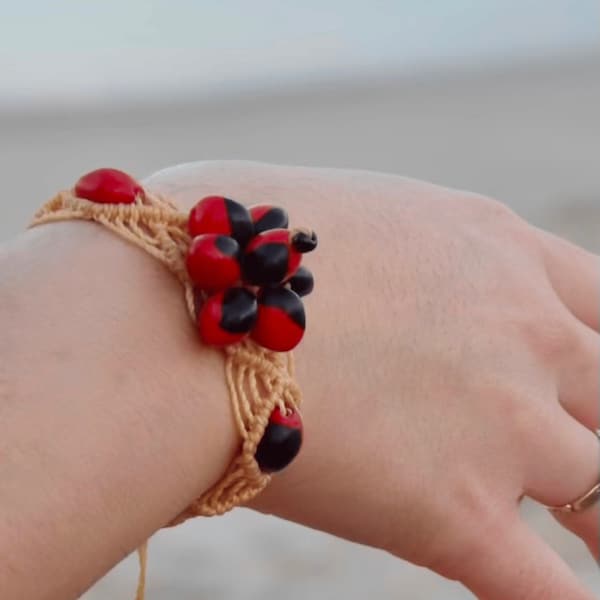 hand knitted bracelets, natural materials, huayruros, seeds, amazonic jewerly, handmade crafts