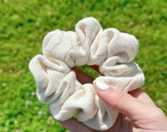 Scrunchie | Gebreide scrunchie | Zachte scrunchie | Crème Scrunchie | Handgemaakte scrunchie