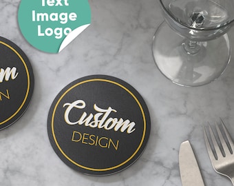 Conjunto de porta-copos redondos personalizados, em MDF, ideal para presente de boas-vindas.
