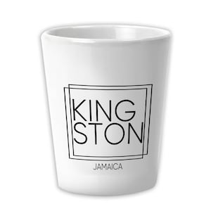 Copo de cerâmica Kingston Jamaica para presente, quadrado, fonte moderna e minimalista