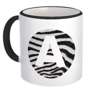 Taza moderna con letras de cebra de la A a la Z: taza de café minimalista con monograma y asa negra, regalo personalizado