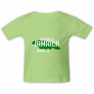 Quelqu'un en Jamaïque m'aime cadeau chemise bébé pour enfants famille carte du pays