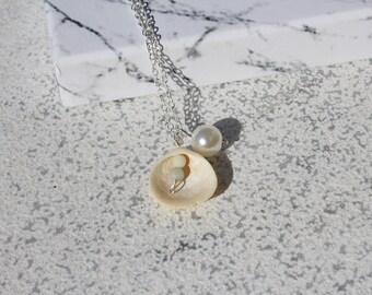 Seashell & Pearl Necklace