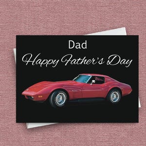 Personnalisez la voiture sur cette carte de fête des pères, une Corvette, une Mustang, une Ford, une GM, une Chrysler ou n'importe quelle autre voiture. Un cadeau pour un père, un grand-père, un mari