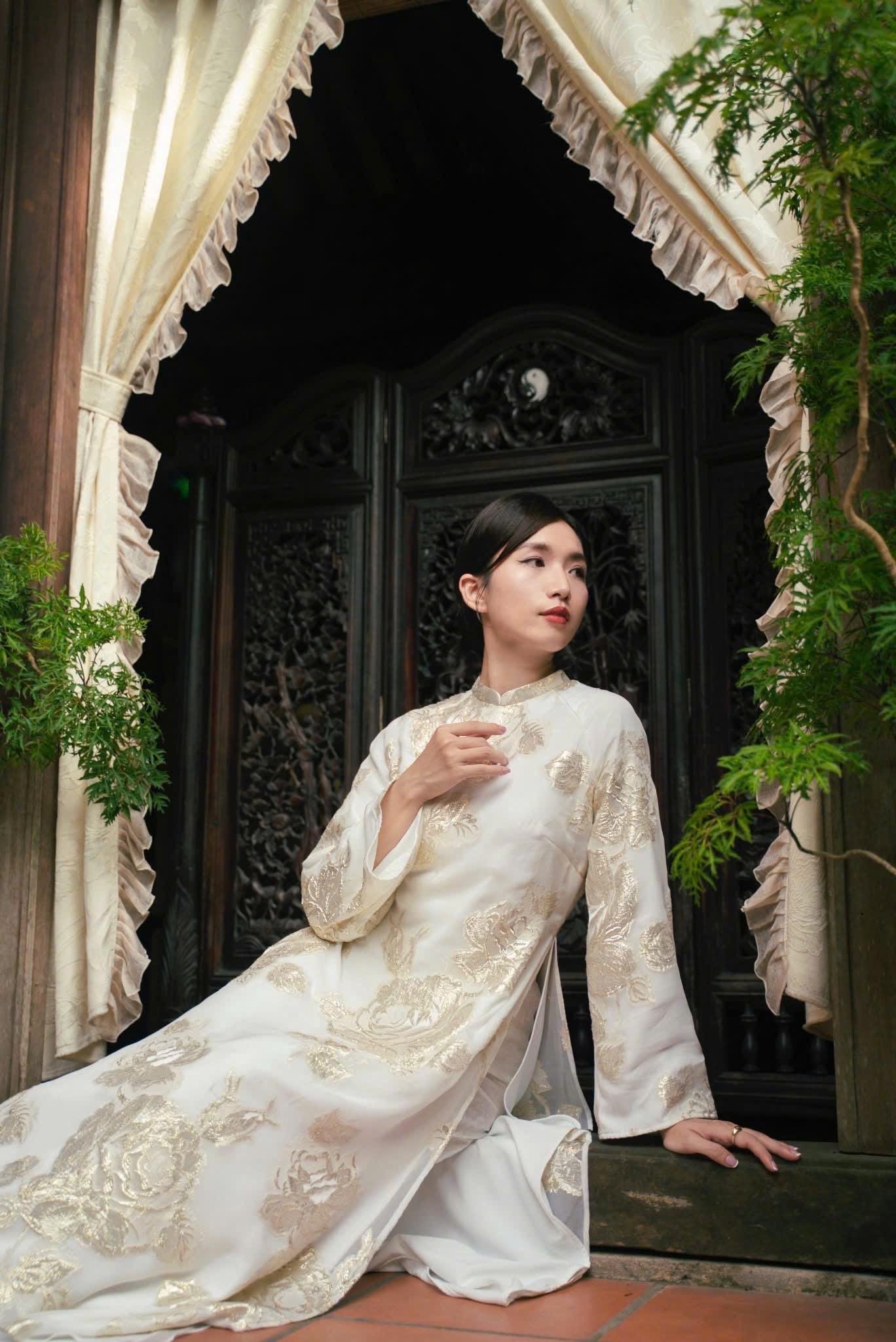 white graduation dress masters Aafia- Pakistani Bridal Farshi Lehenga – Karigur main image 0