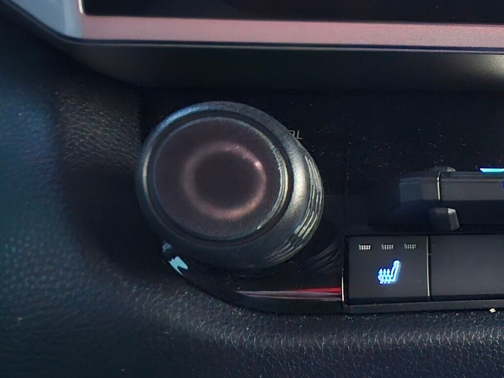 thumbnail image 2 of Toyota Tundra Sequoia Radio Volume Knob – OEM 14" Screen, Genuine 0C060 2 of 5