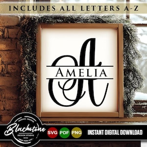Op de afbeelding: Een houten lijst met de naam "Amelia" in zwart schrift, met een grote initiaal "A". Het bord bevat bovenaan de tekst "INCLUDES ALL LETTERS A-Z". De onderkant van het bord heeft de tekst "SVG PDF PNG INSTANT DIGITAL DOWNLOAD".