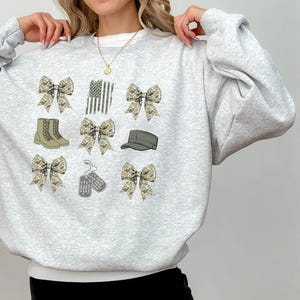 Épouse de militaire, maman de militaire, sweat-shirt petite amie militaire, fête des anciens combattants, appréciation militaire, cadeau pour elle, déploiement, camp d'entraînement image 3