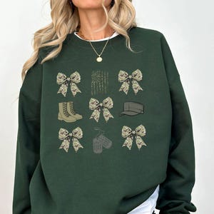 Épouse de militaire, maman de militaire, sweat-shirt petite amie militaire, fête des anciens combattants, appréciation militaire, cadeau pour elle, déploiement, camp d'entraînement image 5