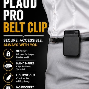 Könnte beinhalten: Ein schwarzer, rechteckiger Plaud Pro Gürtelclip, der an einem schwarzen Gürtel befestigt ist. Der Text lautet Texas Prints, Plaud Pro Belt Clip, Secure, Accessible, Always With You, Secure Friction Fit, Hands-Free, Lightweight, No Pocket, Made in USA, 3D Printed, Durable PETG.
