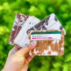 Porte-cartes de crédit en peau de vache | Portefeuille CC fait main en cuir véritable avec cheveux | Cadeau en peau de vache pour elle et lui | Porte-cartes style western cowboy