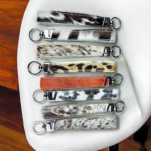 LLAVERO DE PULSERA DE PIEL DE VACA / Llavero de cuero con pelo del oeste / Llavero de piel de vaca genuina / Correa de muñeca con estampado de vaca, llavero de regalo